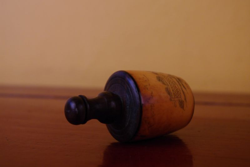 Schnupftabakflasche aus Knochen 2 Kinder 4