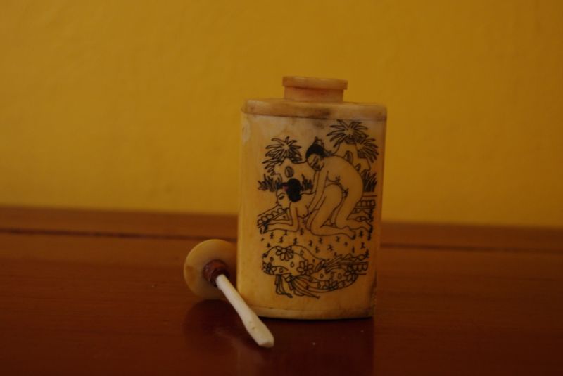 Schnupftabakflasche aus Knochen Chinesische Kamasutra 4 5