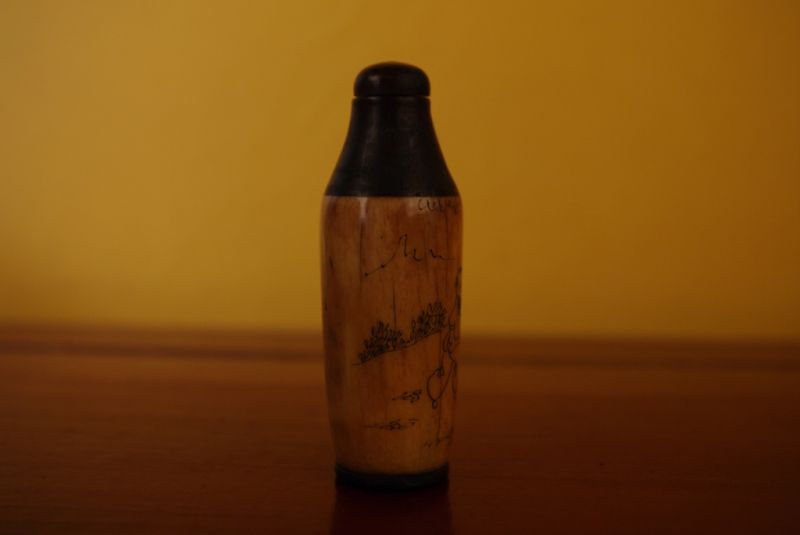 Schnupftabakflasche aus Knochen chinesische Kinder 3