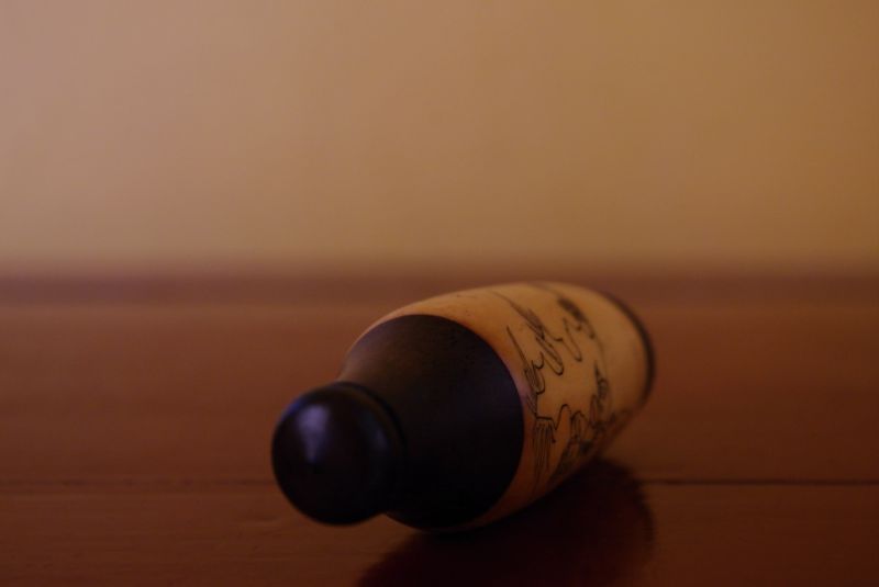 Schnupftabakflasche aus Knochen 4