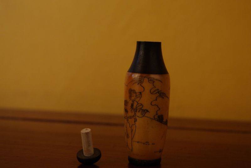 Schnupftabakflasche aus Knochen 5
