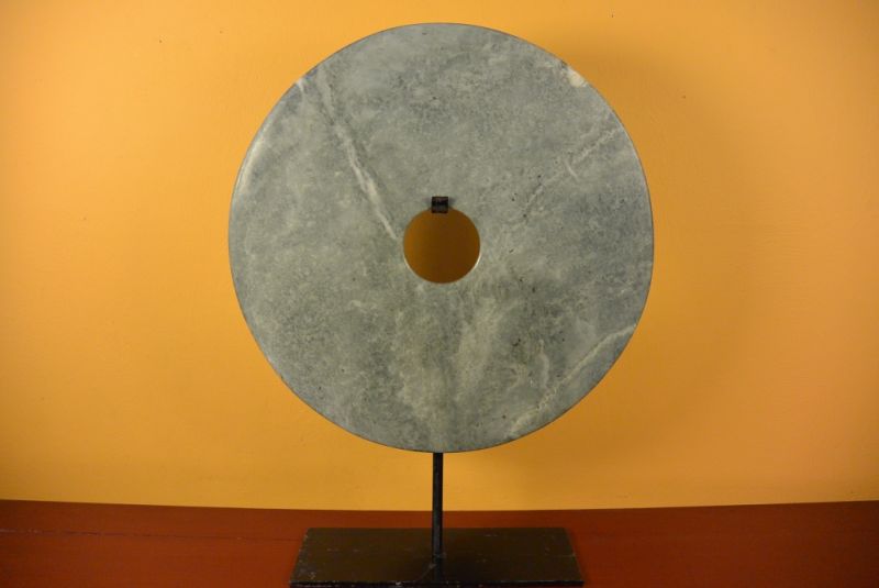 Sehr große Bi-Scheibe aus Jade 35cm 2