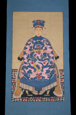 Sehr großes chinesisches Ahnenporträt – Majestätisch – Kaiserin – Rosa
