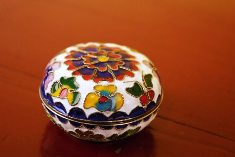 Sehr Kleine Cloisonne-Dose Weiss 2 3