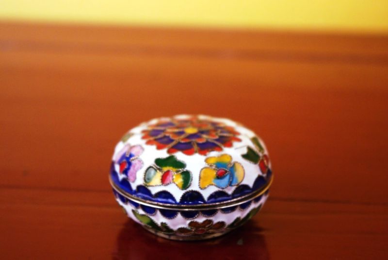 Sehr Kleine Cloisonne-Dose Weiss 2 4