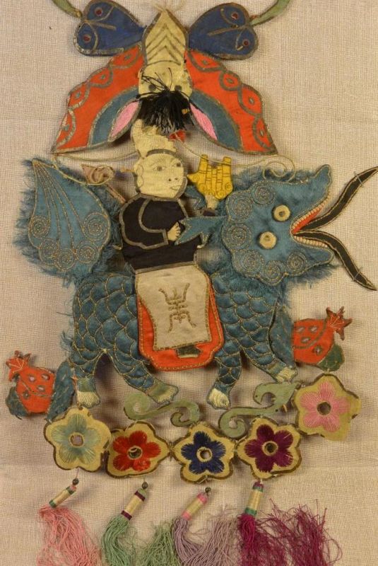 Shanxi alte Stickerei Kind auf einem Drachen 2
