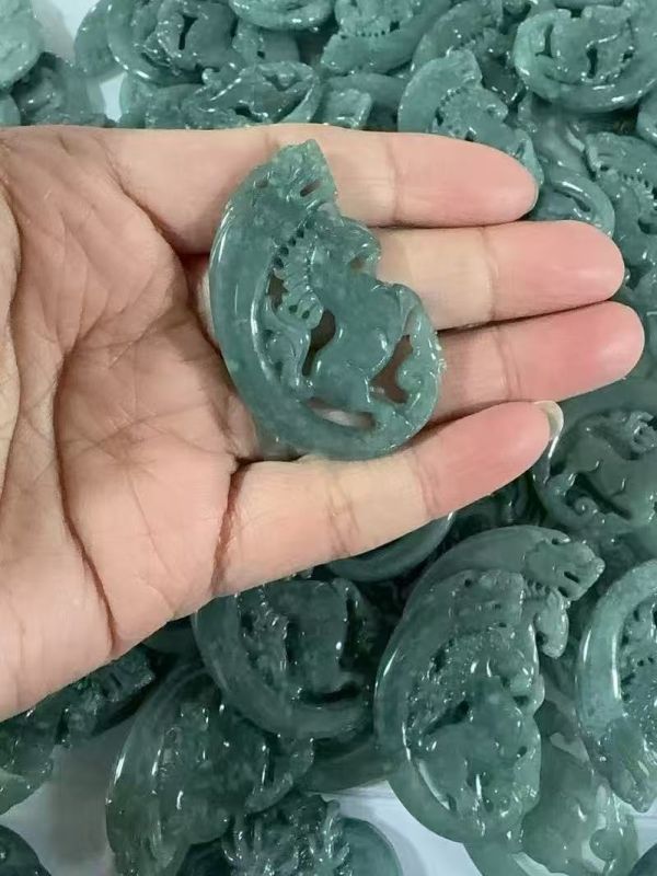 Signe du Zodiaque en Jade - Cheval - Vert Foncé / Translucide