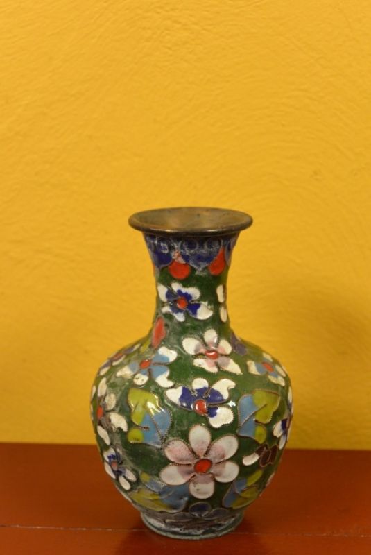 SmallVase in Cloisonné Green Flowers 1