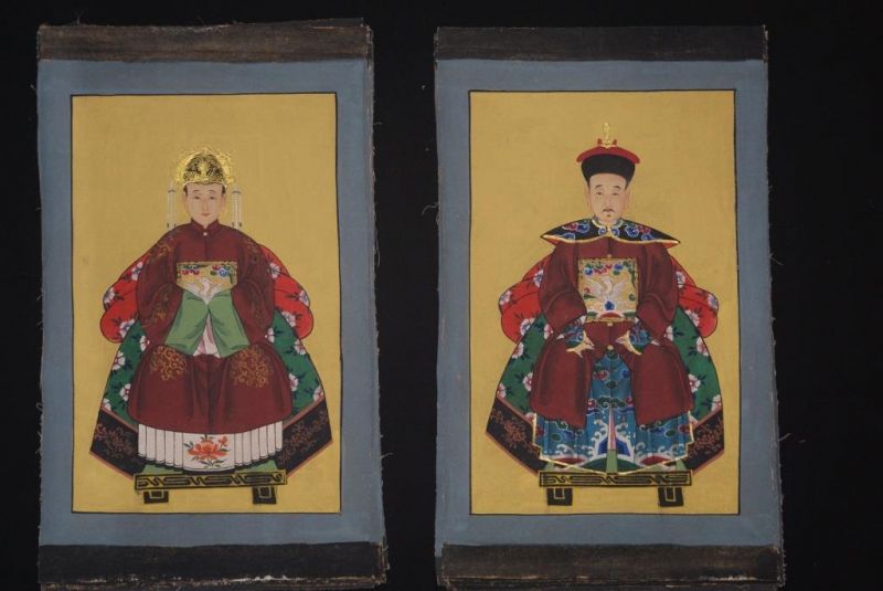 Small Chinese ancestors couple - Chinese Oil Painting - Maroon 1