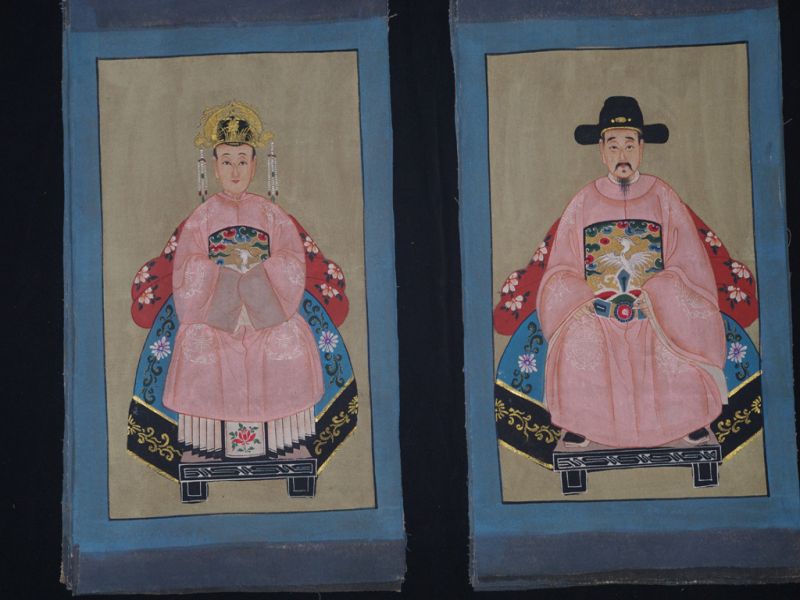 Small Chinese ancestors couple - Chinese Oil Painting - Pink 1