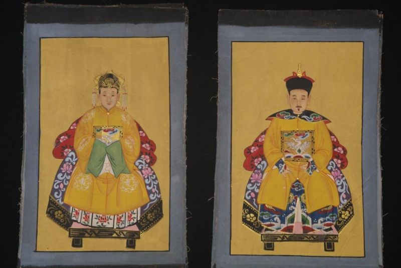 Small Chinese ancestors couple - Chinese Oil Painting - Yellow 1