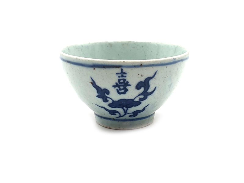 Small Chinese bowl or glass in porcelain Chinese character blue 1