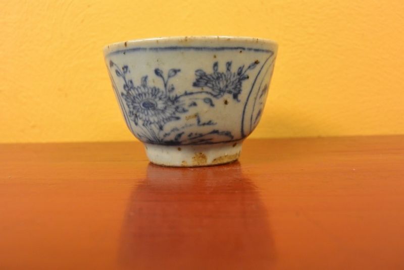 Small Chinese bowl or glass in porcelain 2