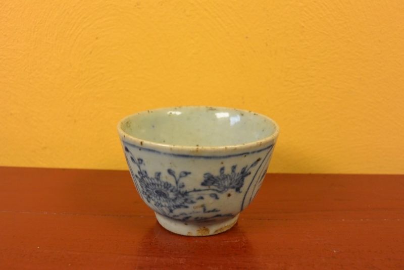 Small Chinese bowl or glass in porcelain 3