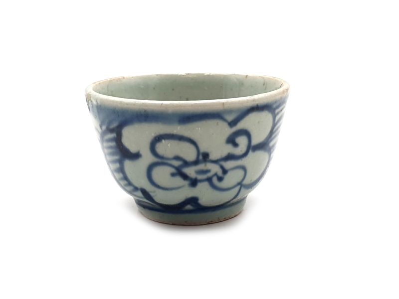 Small Chinese bowl or glass in porcelain Flowers 1