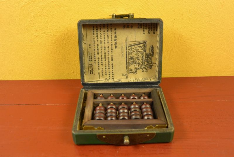 Small Chinese Box green with a bird with a wooden abacus 3