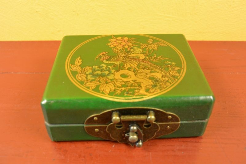 Small Chinese Box green with a bird with a wooden abacus 4