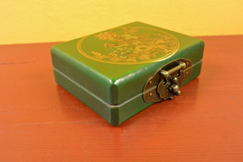 Small Chinese Box green with a bird with a wooden abacus 5