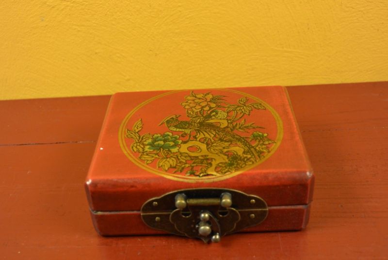 Small Chinese Box red with a bird with a wooden abacus 3