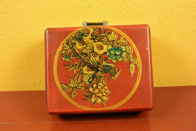 Small Chinese Box red with a bird with a wooden abacus 4