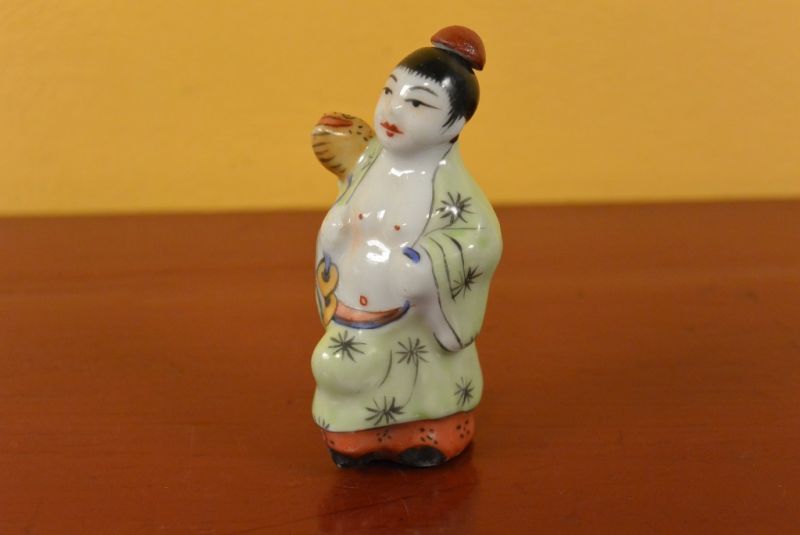 Small Chinese Erotica Snuff Box 1