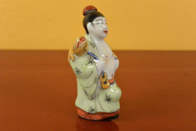 Small Chinese Erotica Snuff Box 2