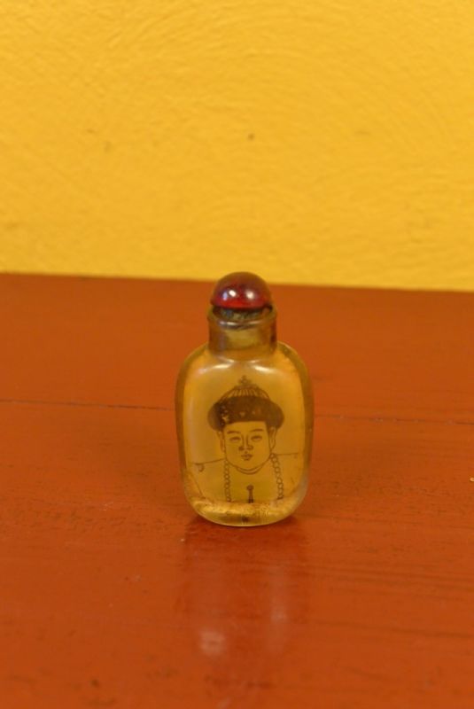 Small Chinese Glass Snuff Bottle Emperor 1