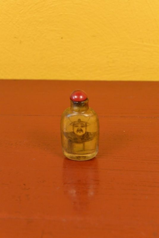 Small Chinese Glass Snuff Bottle Emperor Nurhaci 1