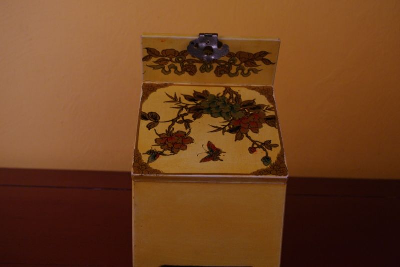 Small Chinese Jewelery box Butterflies White 3