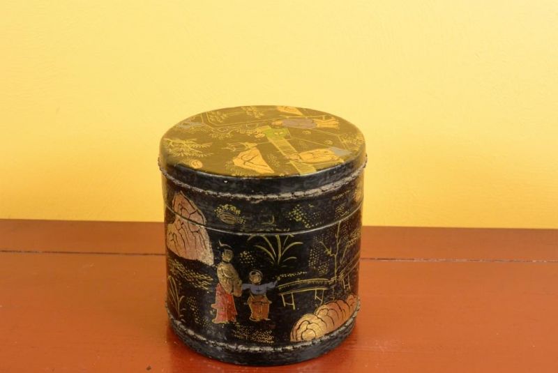 Small Chinese lacquer box - Black and gold 1