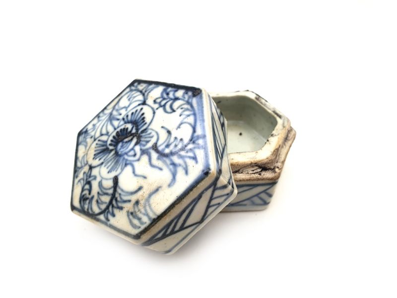 Small Chinese porcelain box - Hexagonal - Flower 3