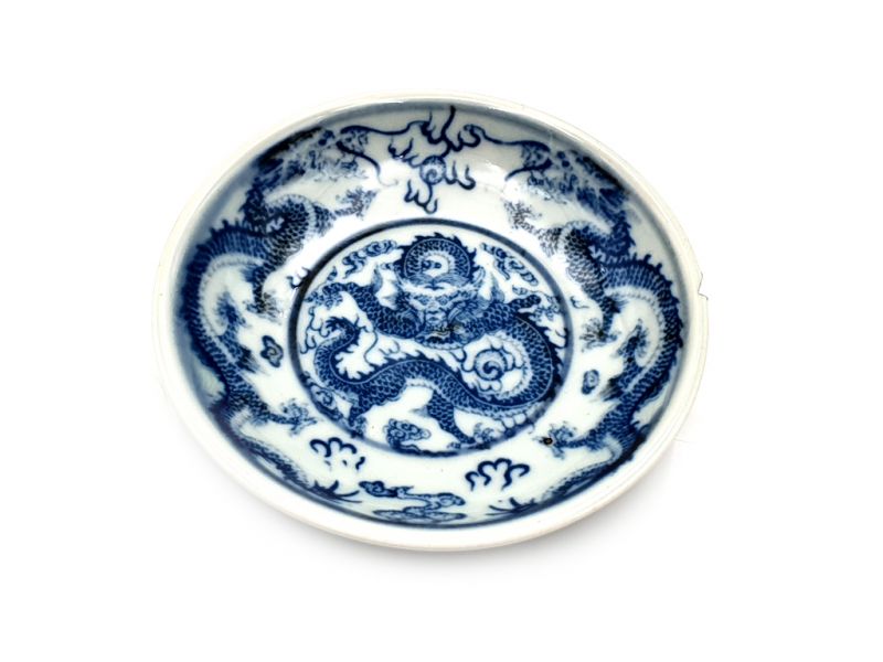 Small Chinese porcelain plate - Dragon 1