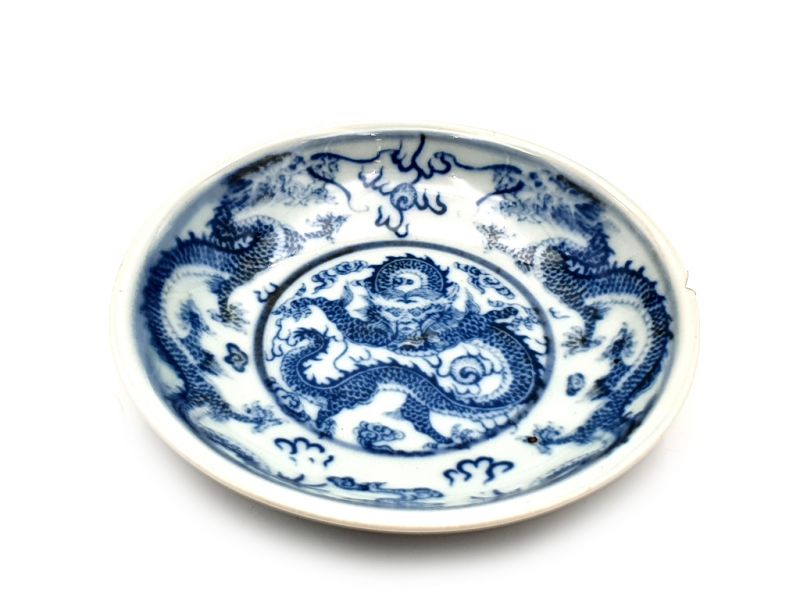 Small Chinese porcelain plate - Dragon 2