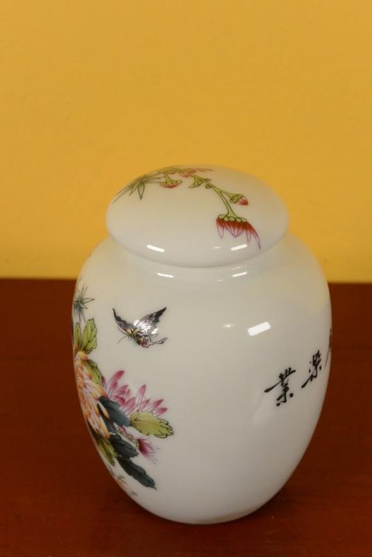 Small Chinese Porcelain Potiche - Colorful - Flowers 3