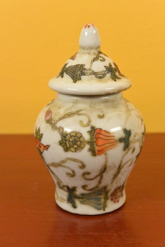 Small Chinese Porcelain Potiche 1