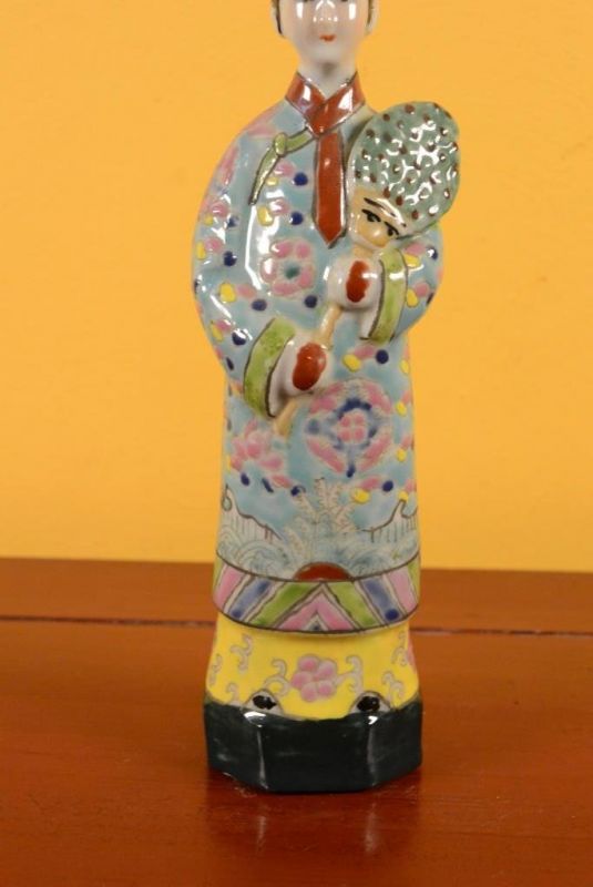 Small Chinese Porcelain statue - Woman 3 3