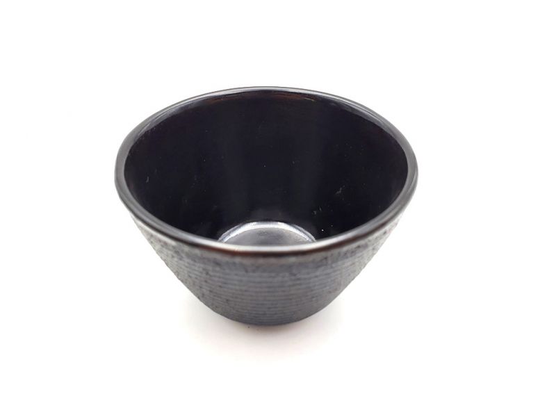 Small Chinese tea cup in cast iron - Stripes - Black 3