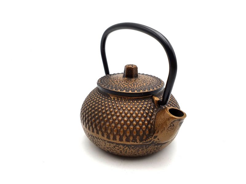 Small Chinese teapot in cast iron 3