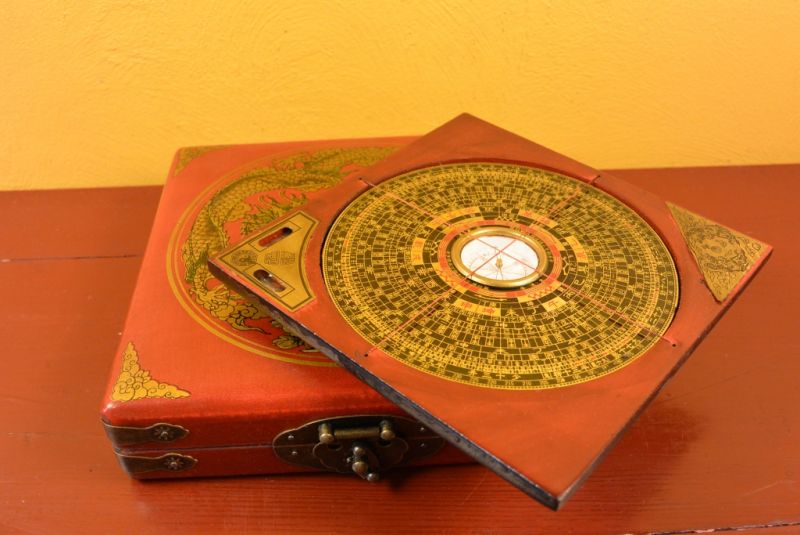 Small Feng Shui Compass Red / Dragon and Phoenix 2