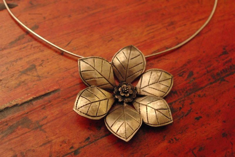 Small Necklace Large Flower 1