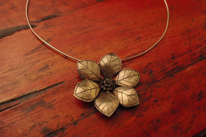 Small Necklace Large Flower 2