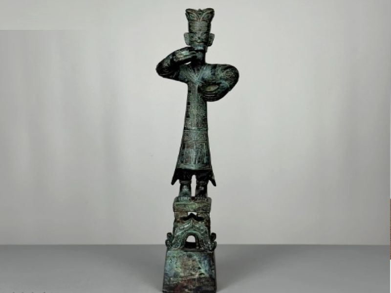 Statue monumentale Homme debout SanXingDui en bronze – Sculpture chinoise 38 cm
