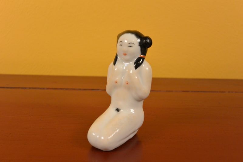 Tabaquera China Erótica Mujer desnuda en Shanghai 1