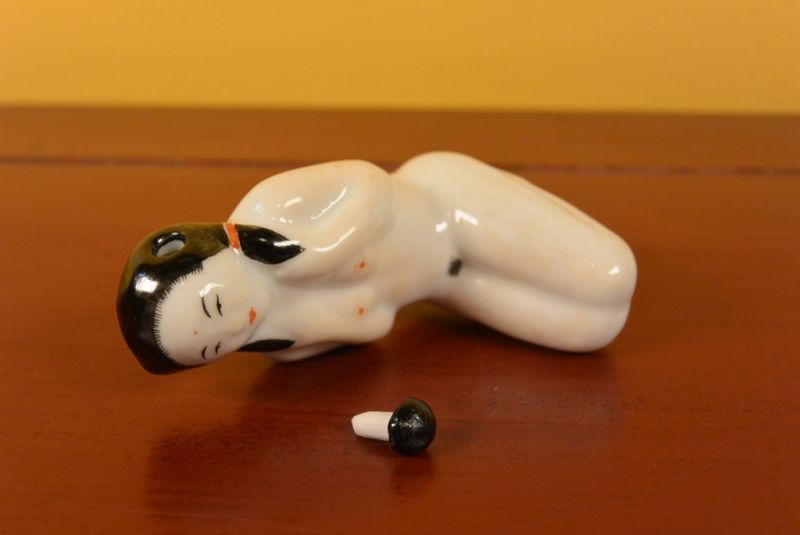 Tabaquera China Erótica Mujer desnuda en Shanghai 5