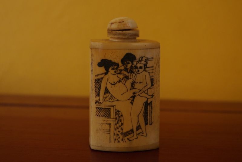 Tabaquera Erótica de Hueso Kamasutra chino 2