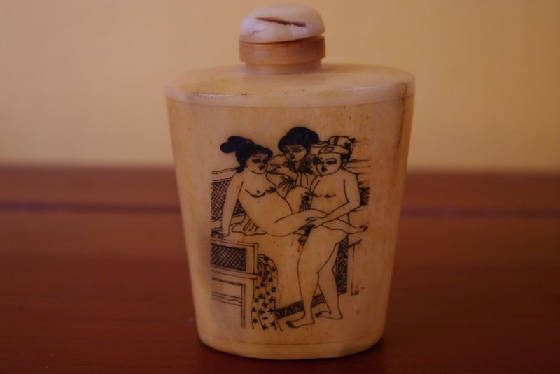 Tabaquera Erótica de Hueso Kamasutra 1