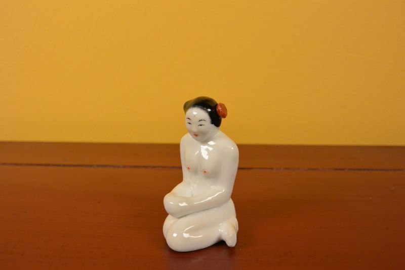 Tabaquera Erótica Sentado Desnudo Femenino 2 2