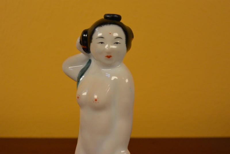 Tabatière érotique Chinoise Femme nue debout 2