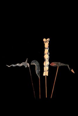 Théâtre d'ombres Indonésien Wayang Kulit Les armes (sans stand) Théâtre d'ombres Indonésien Wayang Kulit Les armes (sans stand)