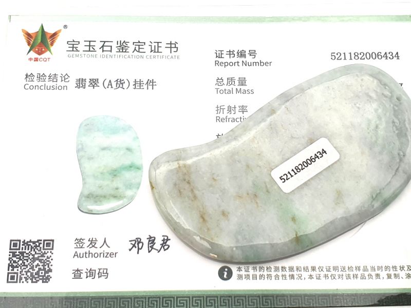 Traditional Chinese Medicine - Gua Sha en Jade - Several green 3